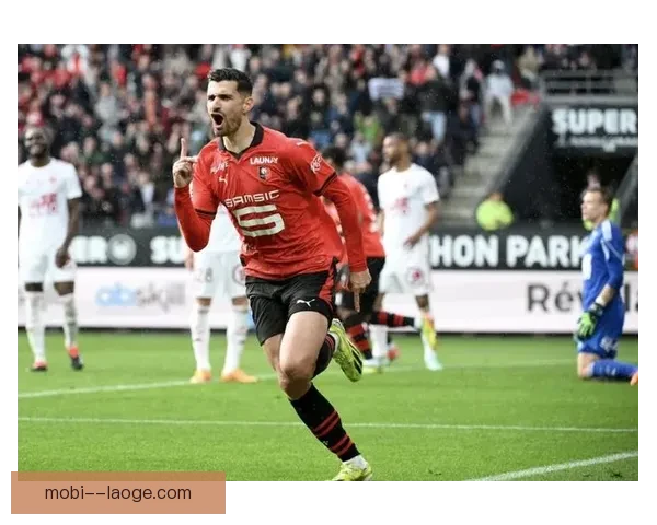 勒沃库森正式宣布签下法甲最佳后卫加强防线实力