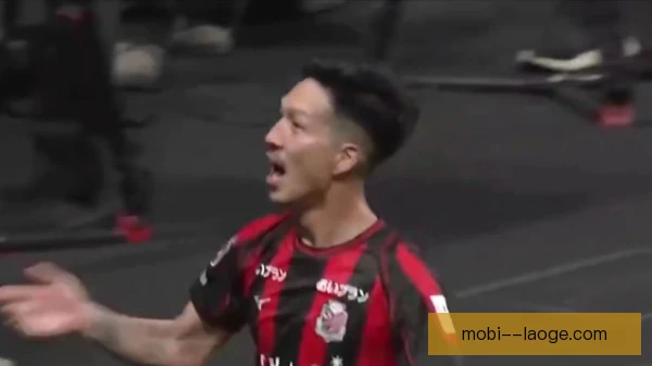 东京队牛尾巴过人摆脱，边路突击撕开防线